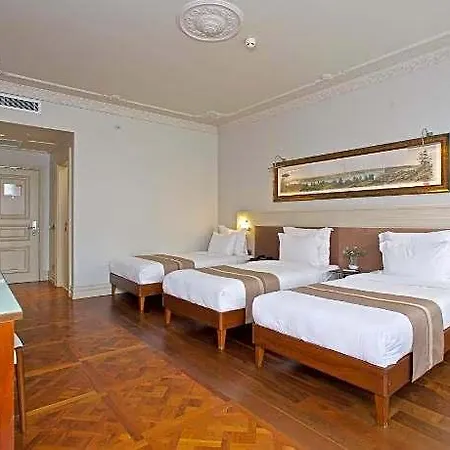 Hotel Taxim Lounge 4*