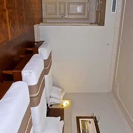 Hotel Taxim Lounge 4*